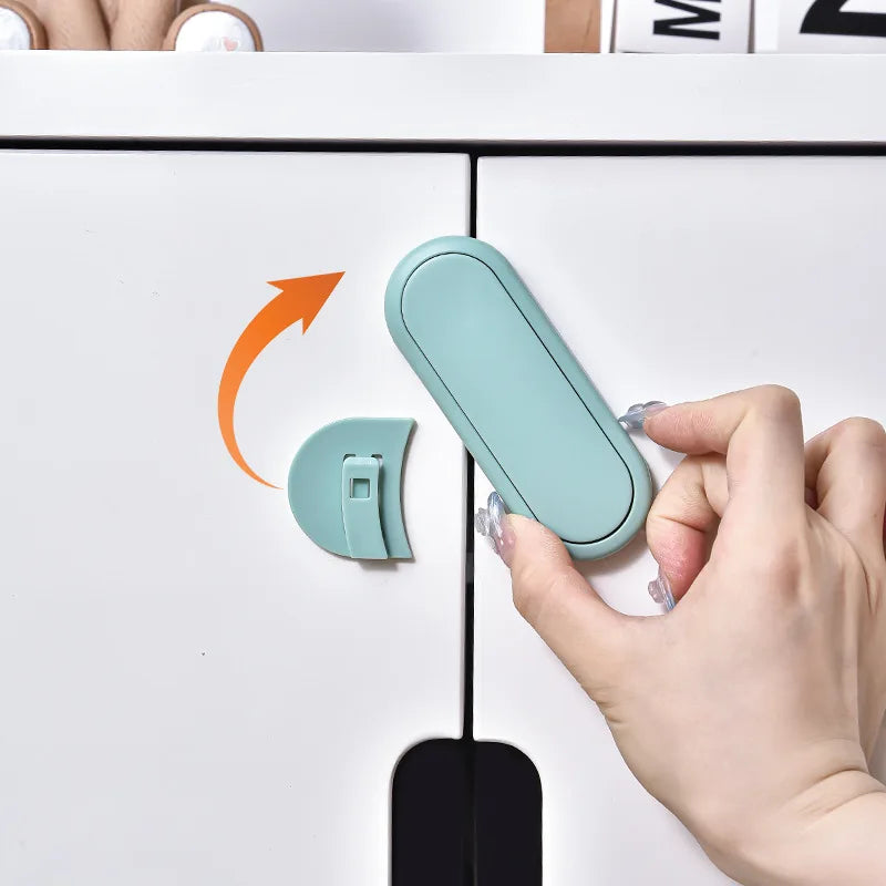 Safety latch installed on drawer